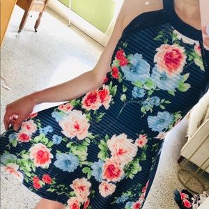 Stunning dress perfect for spring & summer!